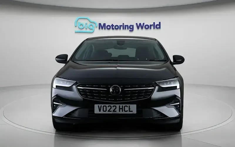 Begagnad Vauxhall Insignia Edition 122 HK (89 kW) 2021 Svart Halvkombi