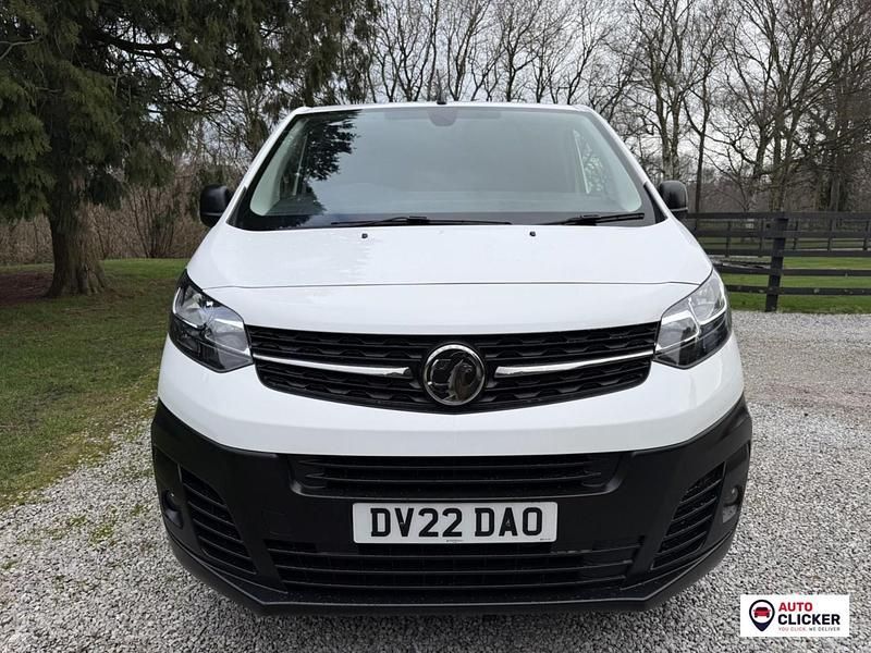 Used Vauxhall Vivaro S 100 HP (73 kW) 2022 White MPV