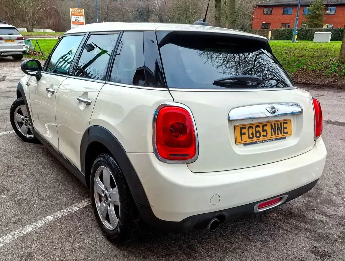 Used Mini ONE Hatch 102 HP (75 kW) 2015 White Hatchback