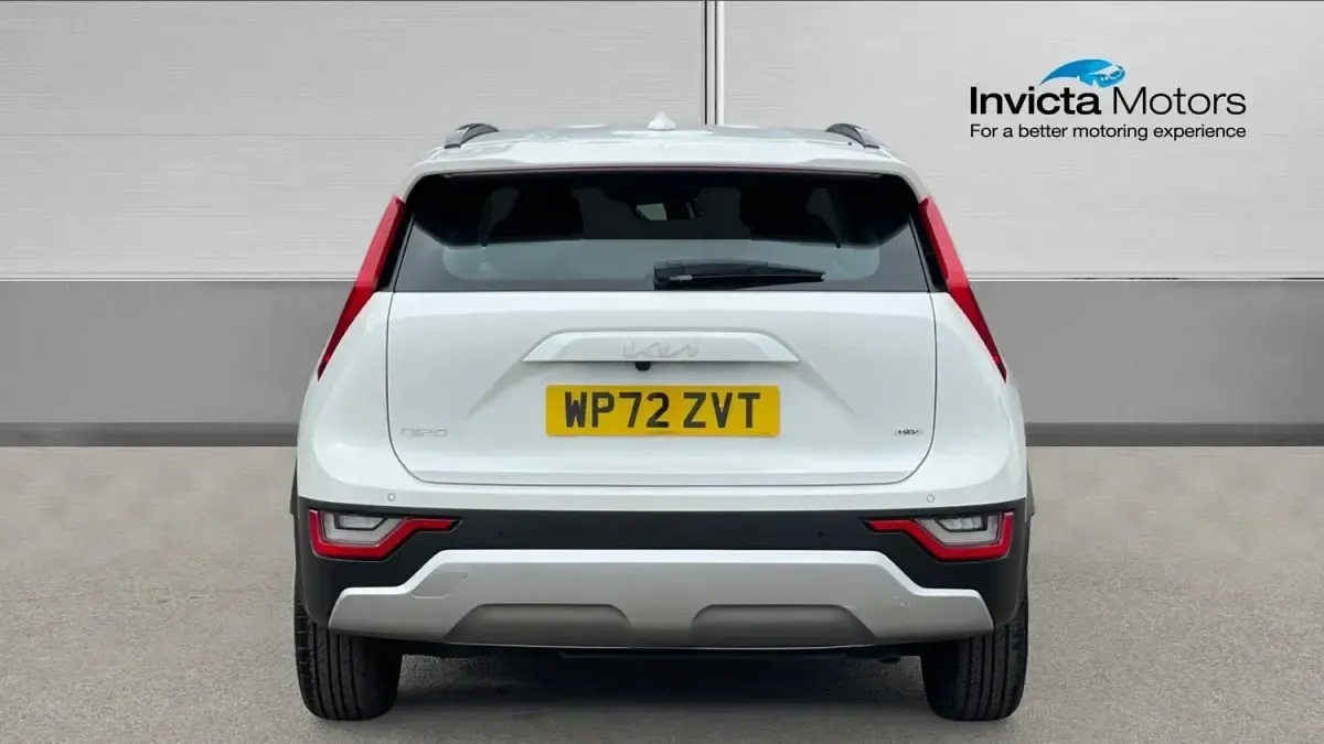 Second-hand Kia Niro 139 CP (102 kW) 2023 Alb SUV