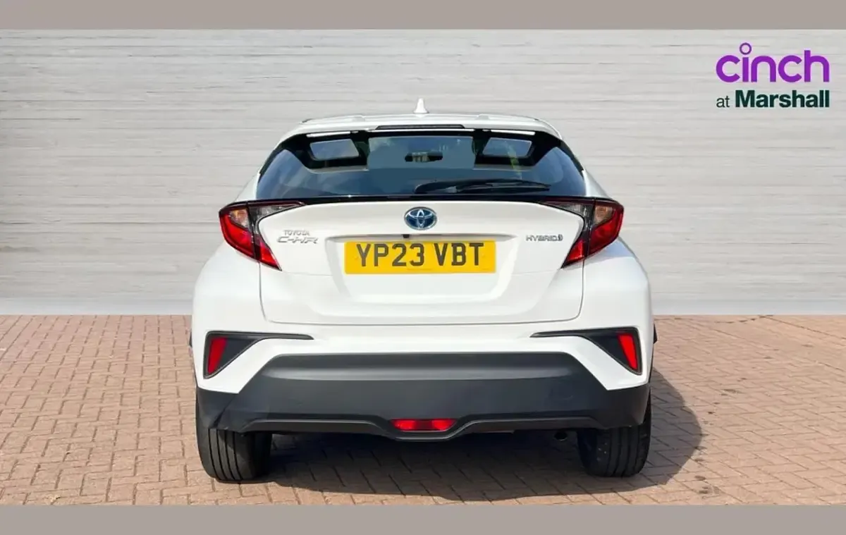 Used Toyota C-HR 120 HP (88 kW) 2023 White SUV