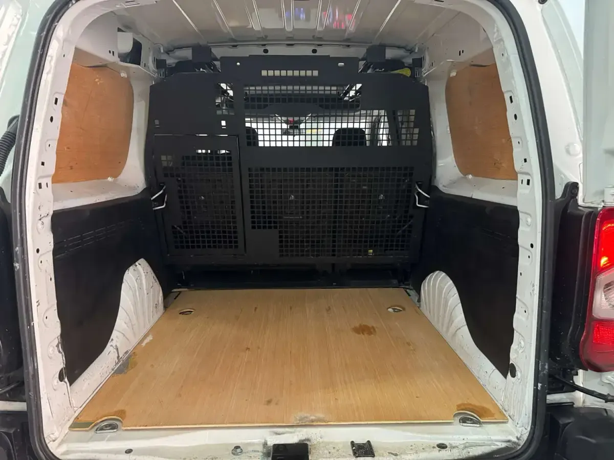 Usado Peugeot Partner Premium 131 HP (96 kW) 2022 Branco Monovolume