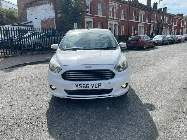 Used Ford Ka Plus Zetec 70 HP (51 kW) 2016 White Hatchback