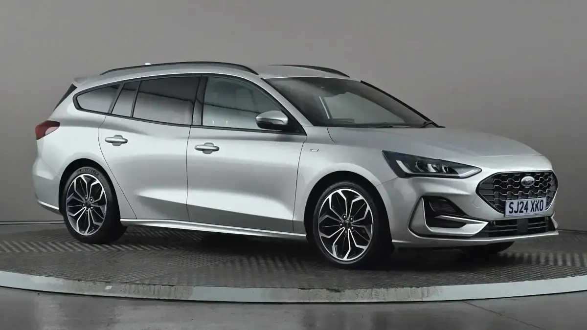 Begagnad Ford Focus ST-Line X 155 HK (114 kW) 2024 Silver Kombi