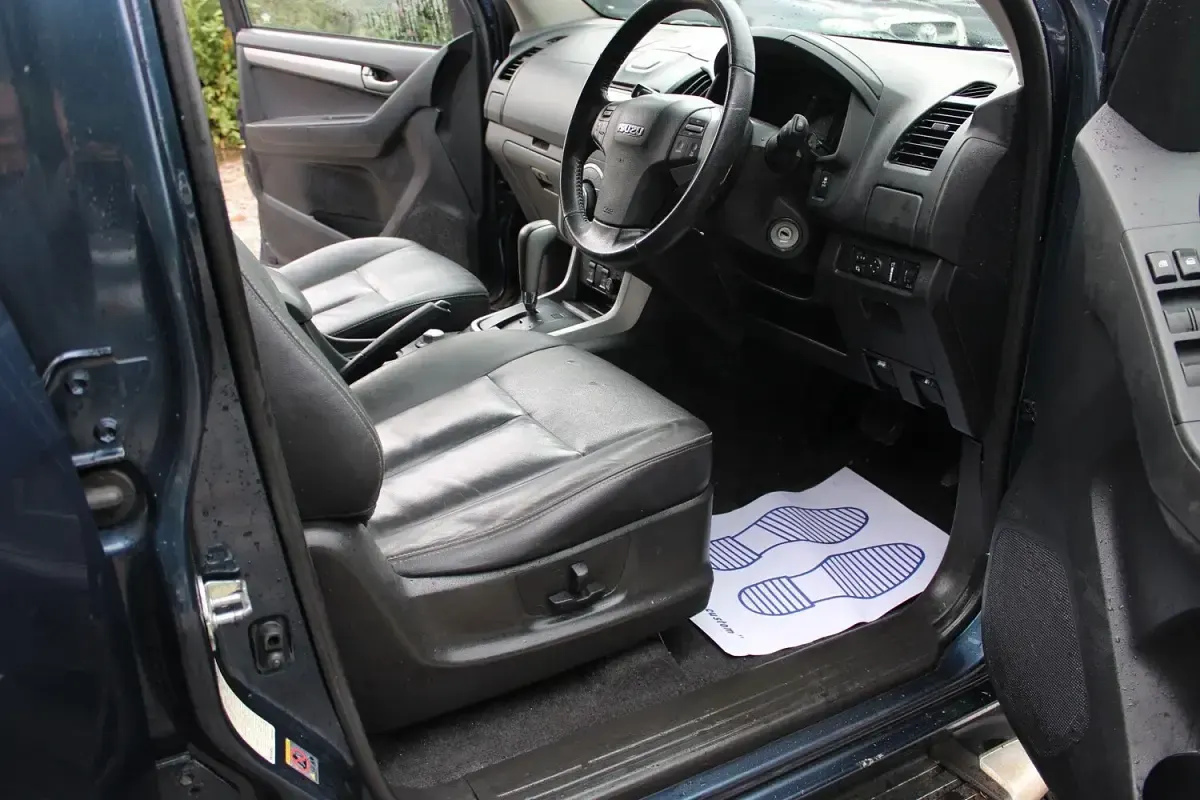 Used Isuzu D-Max 161 HP (118 kW) 2016 Blue Pickup