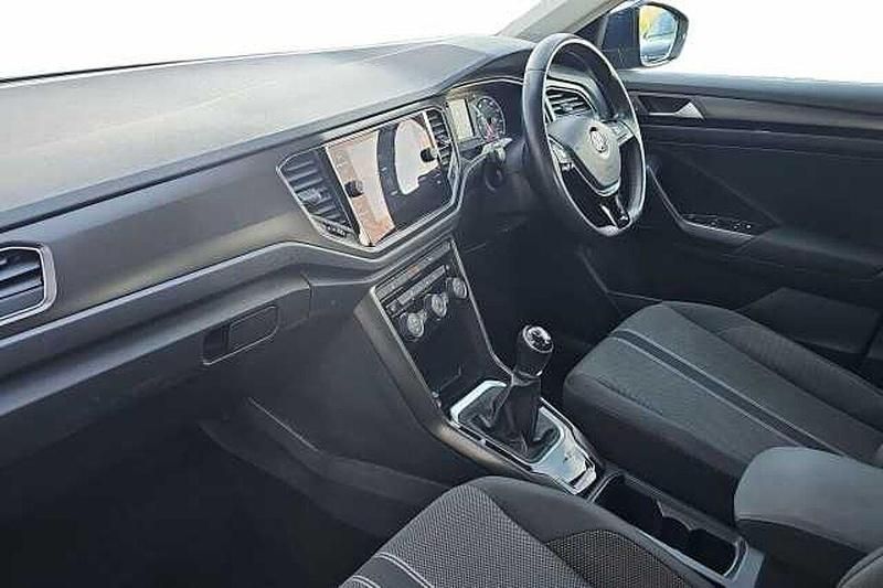 Used VW T-Roc SE 115 HP (84 kW) 2019 Atlantic blue SUV