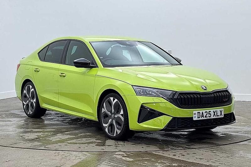 Used Skoda Octavia vRS 265 HP (194 kW) 2025 Green Hatchback
