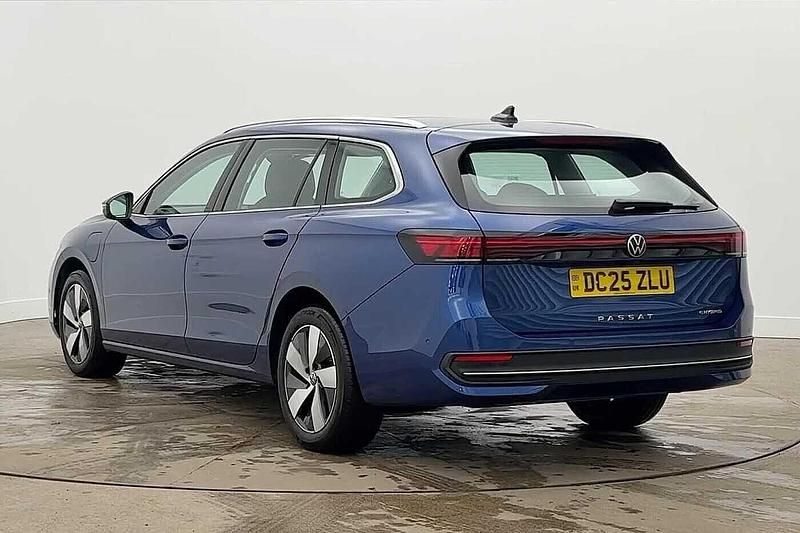 Used VW Passat Life 204 HP (150 kW) 2025 Blue Estate