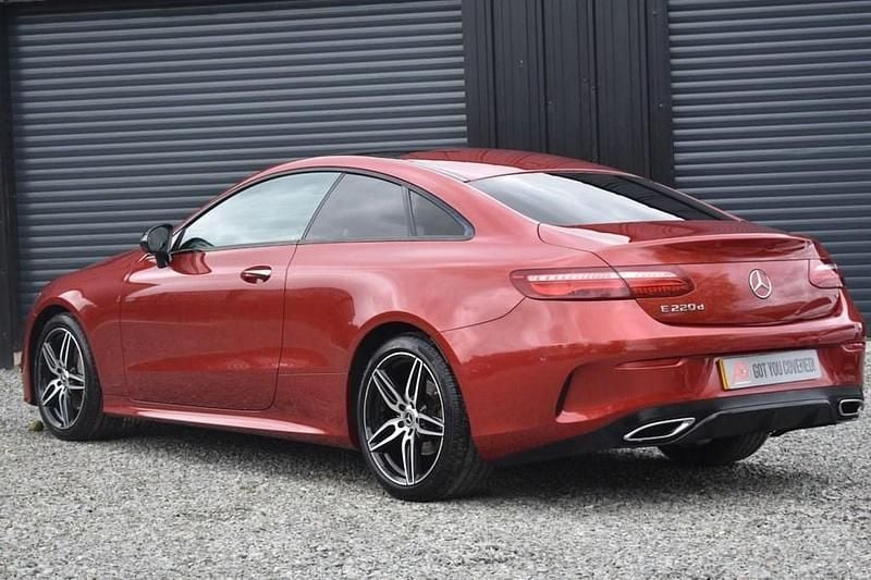 Begagnad Mercedes E220 AMG line 2017 Röd Sportkupé