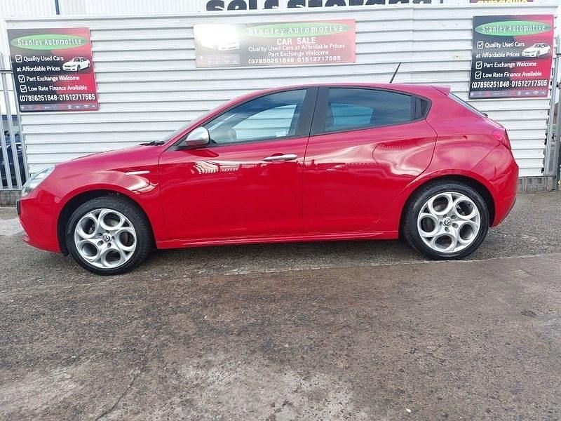 Used Alfa Romeo Giulietta 2018 Red Hatchback