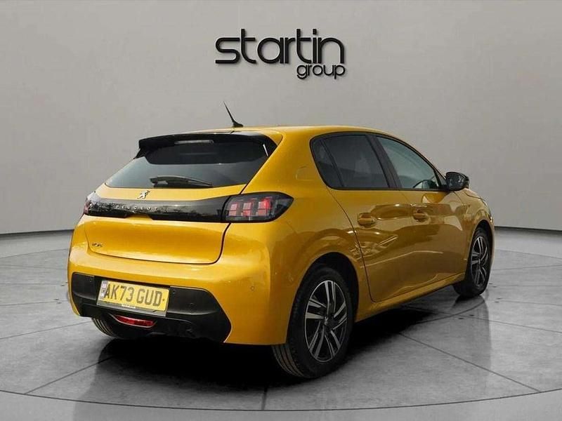 Usado Peugeot 208 Active+ 101 HP (74 kW) 2023 Amarelo Citadino
