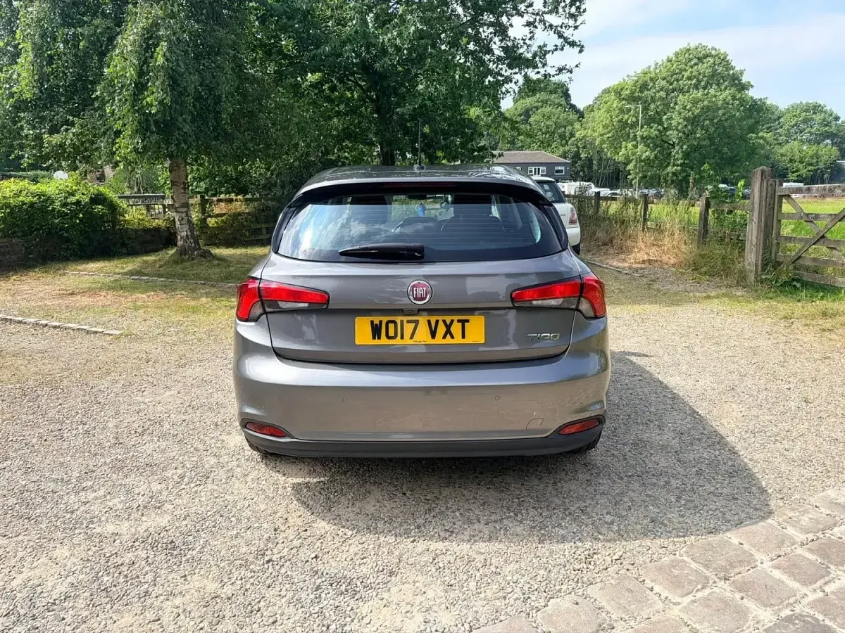 Used Fiat Tipo Lounge 95 HP (69 kW) 2017 Grey Hatchback