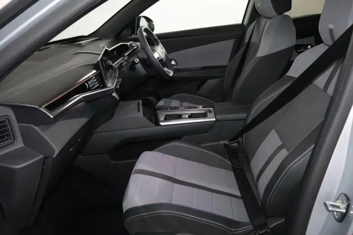 Used Vauxhall Grandland Ultimate 154 kW (210 HP) 2025 Grey SUV