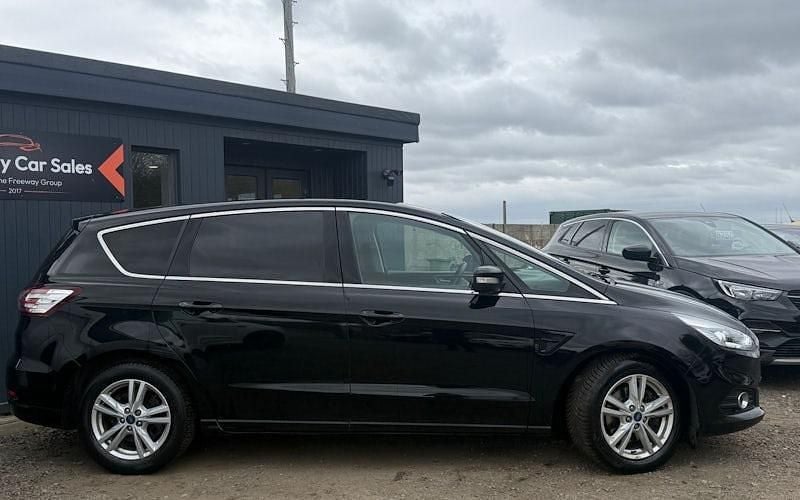 Used Ford S-MAX Titanium 180 HP (132 kW) 2017 Black MPV