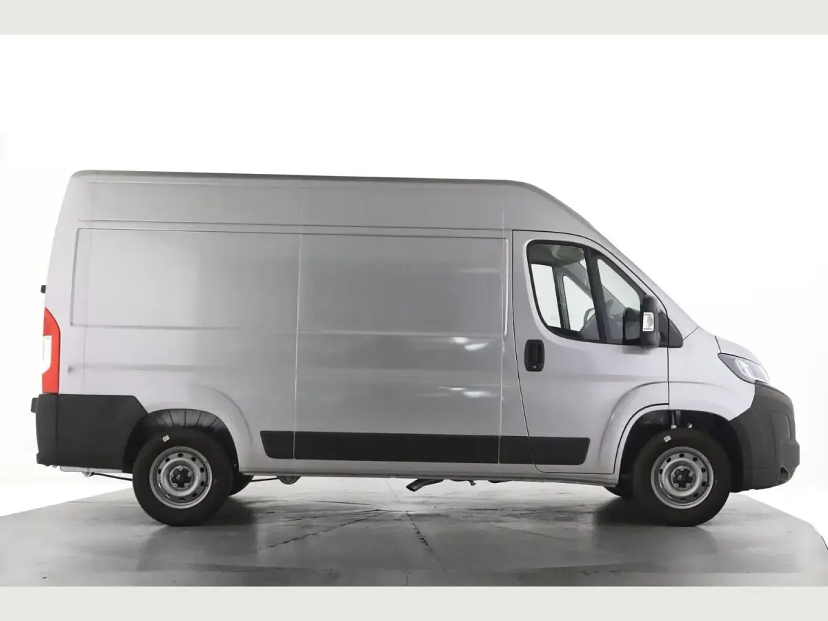 Nouă Peugeot Boxer 138 CP (101 kW) 2026 Gri Van