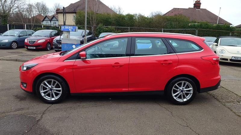 Used Ford Focus Zetec 2016 Red Estate