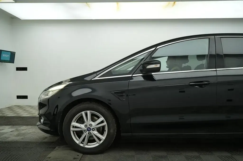 Usado Ford S-MAX Titanium 180 HP (132 kW) 2016 Preto Monovolume
