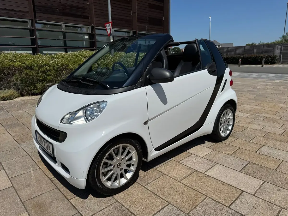 Used Smart ForTwo Cabrio Passion 2011 White Cabriolet