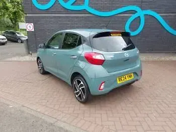 Used Hyundai i10 Premium 84 HP (61 kW) 2024 Green Hatchback