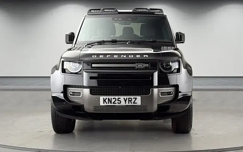 Used Land Rover Defender HSE Dynamic 250 HP (183 kW) 2025 Santorini black SUV