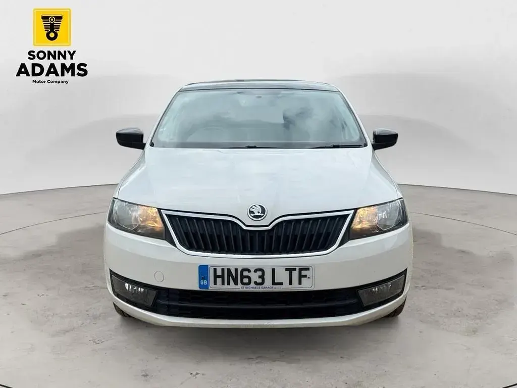 Used Skoda Rapid SE 2013 White Hatchback
