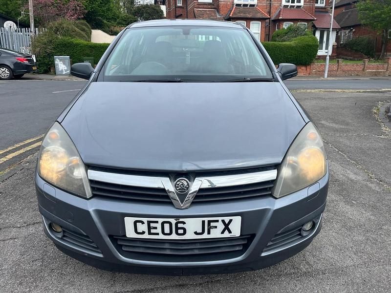 Used Vauxhall Astra Design Edition 2006 Grey Hatchback