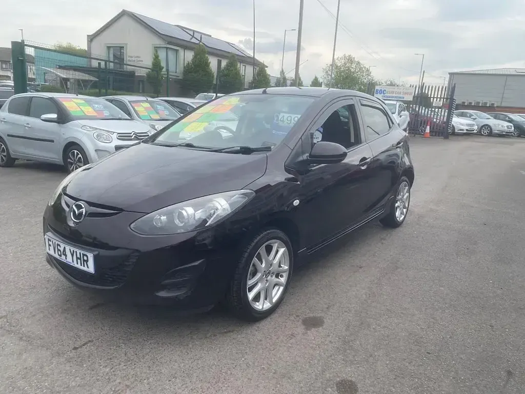 Begagnad Mazda 2 84 HK (61 kW) 2015 Röd Halvkombi