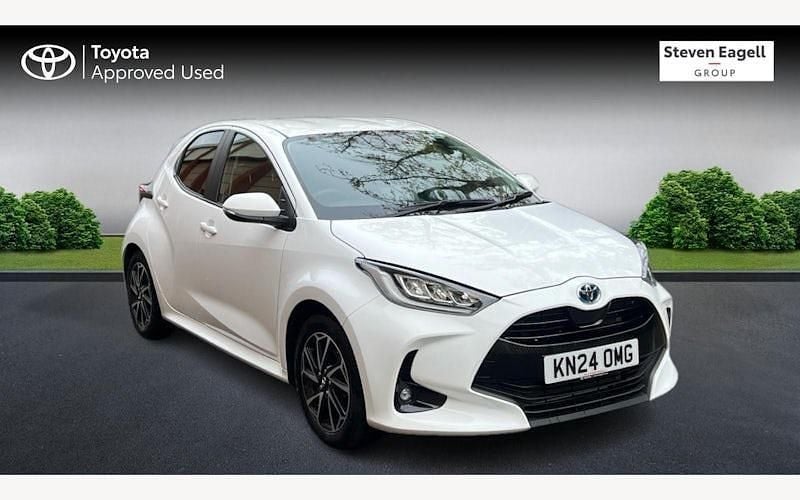 Used 2025 Toyota Yaris Hybrid Design Hatchback | £19,865 (Fair price) - Image 1/4