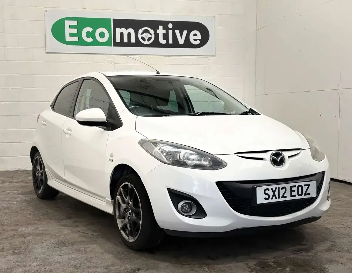 Used Mazda 2 Edition 84 HP (61 kW) 2012 White Hatchback