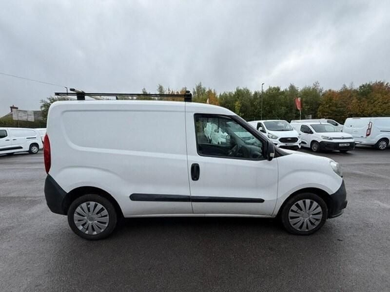 Begagnad Fiat Doblò 90 HK (66 kW) 2016 Vit Minibuss