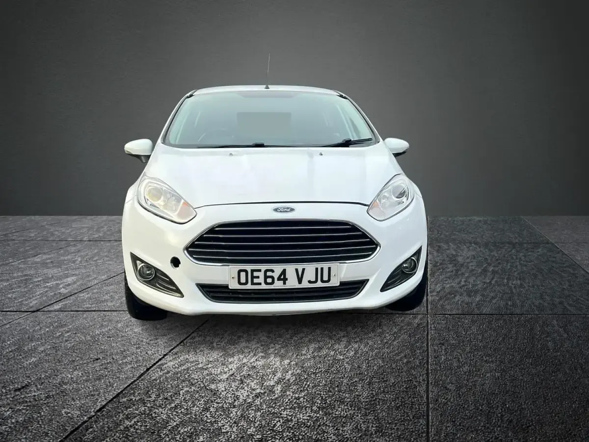 Käytetty Ford Fiesta Zetec 2015 Valkoinen Viistoperä