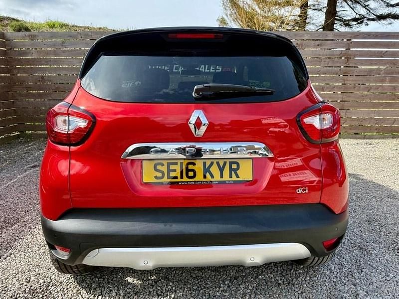 Used Renault Captur Signature 90 HP (66 kW) 2016 Red/black SUV