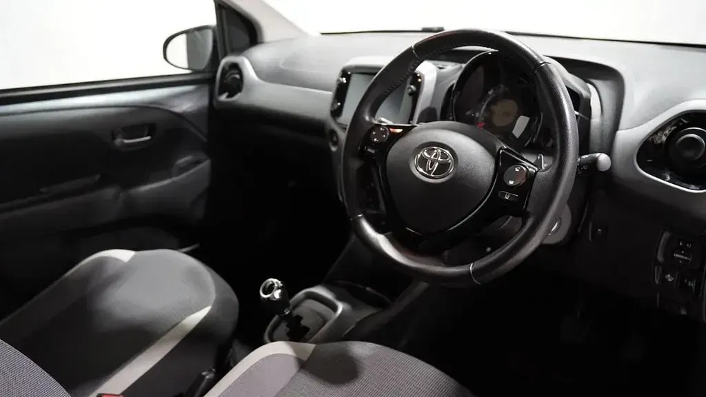 Used Toyota Aygo X-play 72 HP (52 kW) 2021 Grey Hatchback