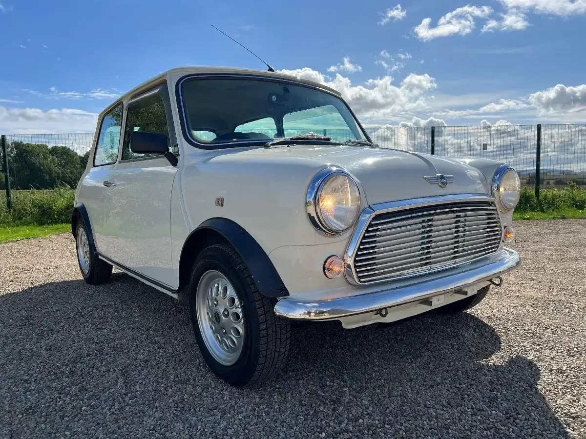 Used Rover Mini 62 HP (45 kW) 1998 White