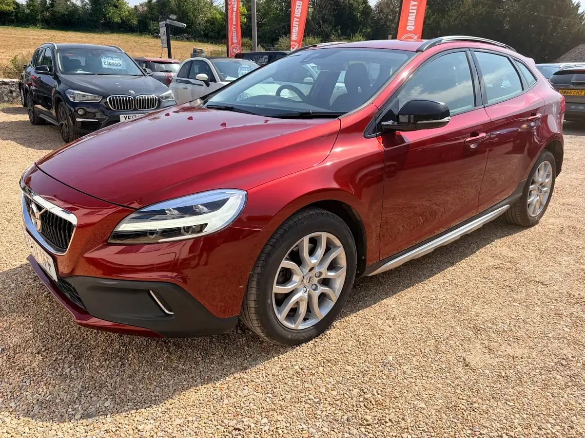 Used Volvo V40 Pro 2017 Red Hatchback
