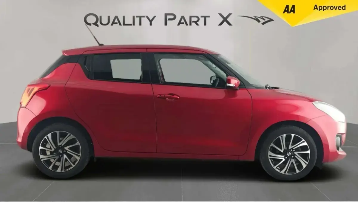 Begagnad Suzuki Swift SZ5 83 HK (61 kW) 2022 Röd Halvkombi