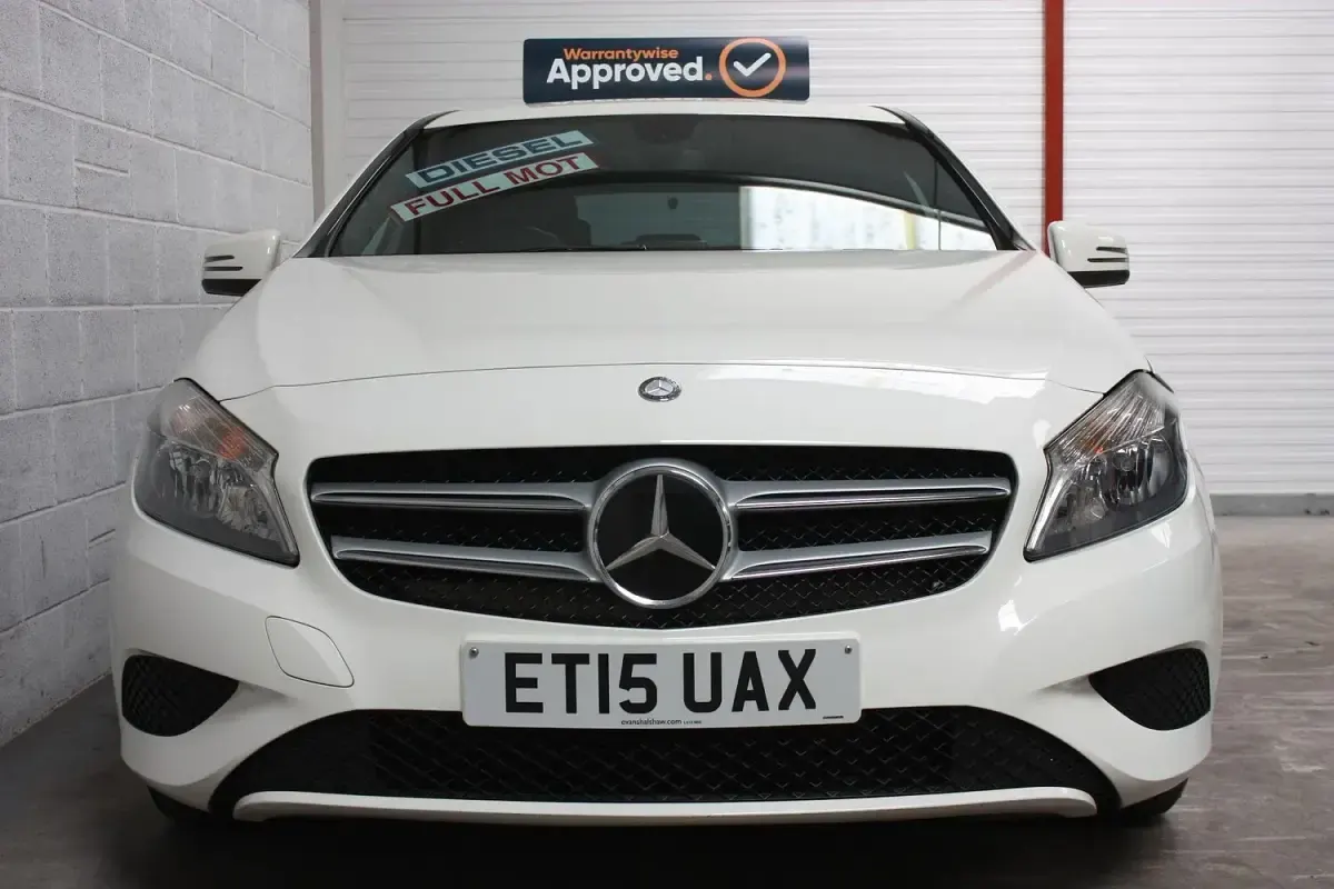 Used Mercedes A180 Sport Edition 109 HP (80 kW) 2015 White Hatchback