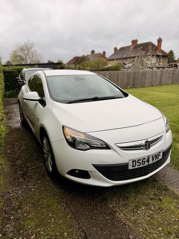 Used Vauxhall Astra GTC SRi 2014 White Coupe