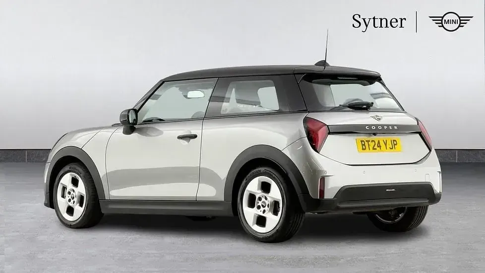 Used Mini Cooper Hatch 154 HP (113 kW) 2024 Silver Hatchback