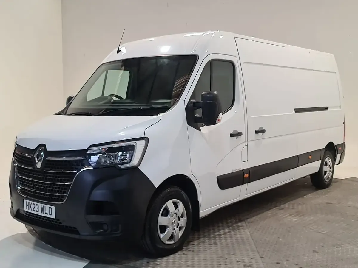 Used Renault Master Business 135 HP (99 kW) 2023 White MPV