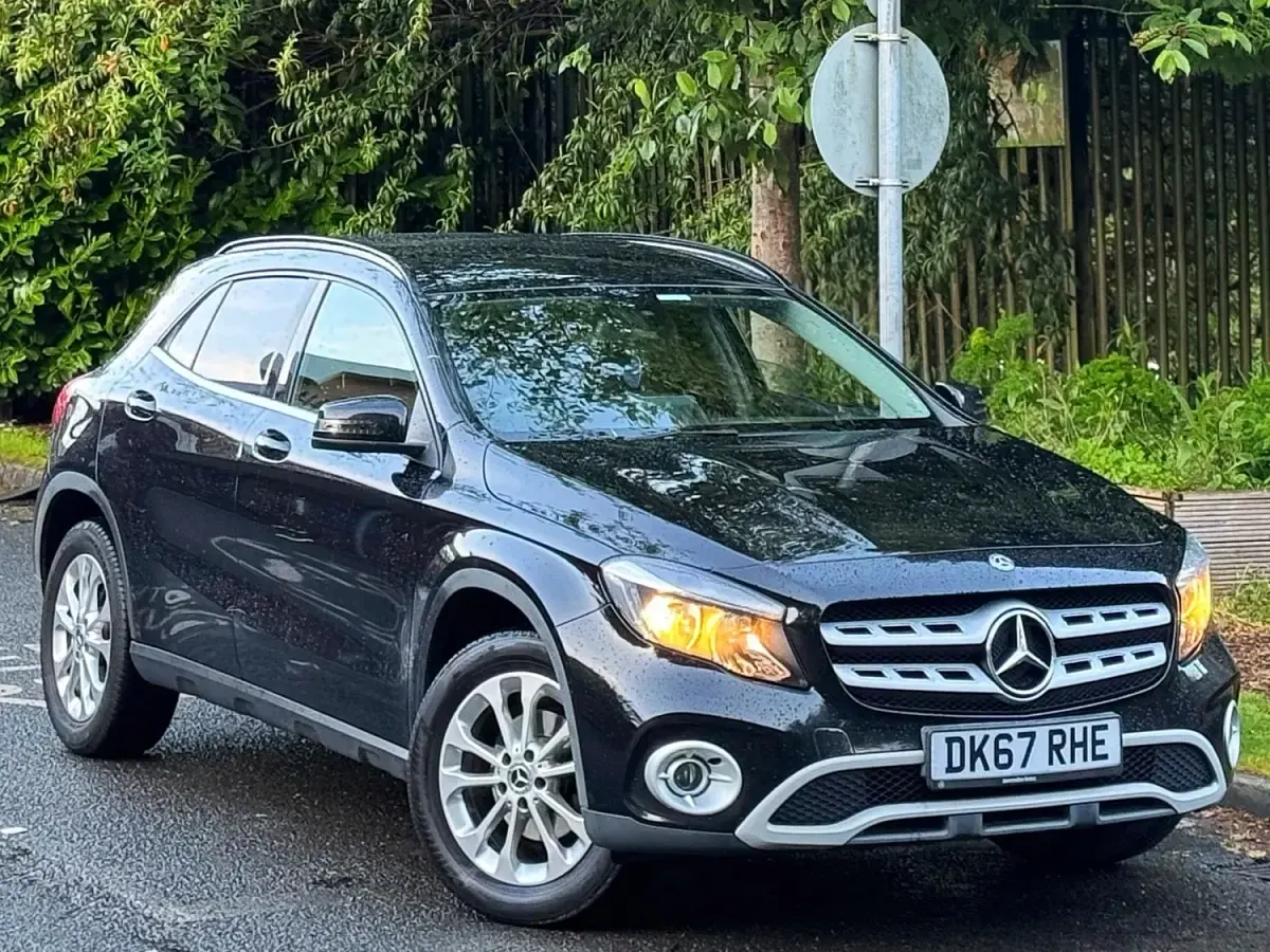 Usado Mercedes GLA200 SE 156 HP (114 kW) 2017 Preto SUV