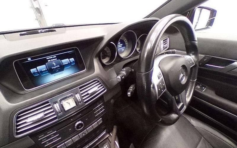 Gebraucht Mercedes E220 AMG line 177 PS (130 kW) 2015 Schwarz Cabrio