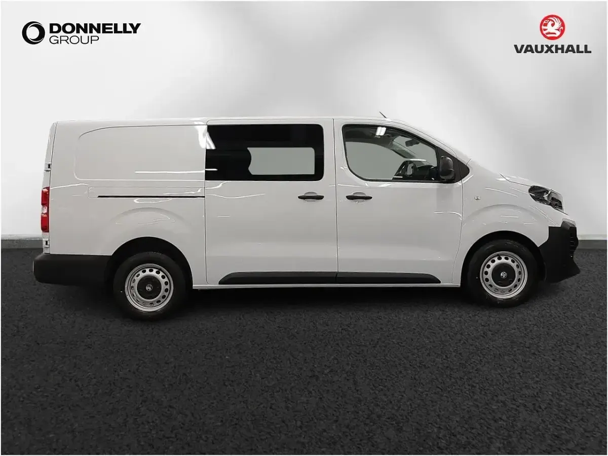 Used Vauxhall Vivaro 143 HP (105 kW) 2024 White MPV