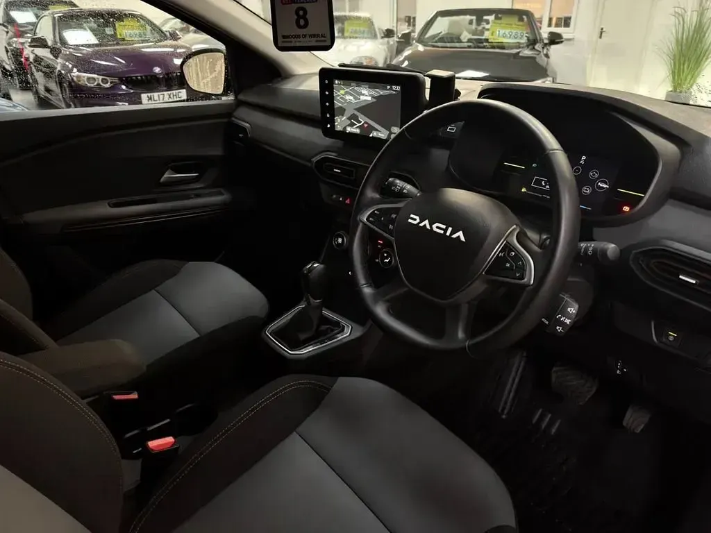 Używany Dacia Jogger Extreme 140 KM (102 kW) 2024 Czarny Minivan