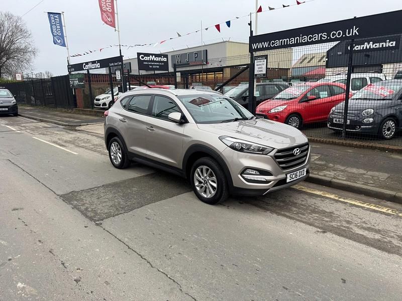 Used Hyundai Tucson SE 132 HP (97 kW) 2016 Beige SUV