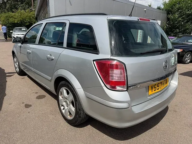 Used Vauxhall Astra Club 90 HP (66 kW) 2008 Silver Estate