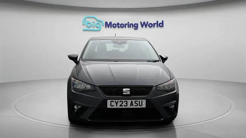 Używany Seat Ibiza SE 80 KM (58 kW) 2023 Szary Hatchback