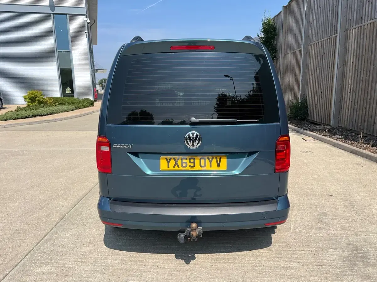 Used VW Caddy Highline 102 HP (75 kW) 2019 Green MPV