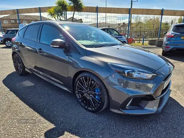Usado Ford Focus RS 350 HP (257 kW) 2016 Cinzento Citadino