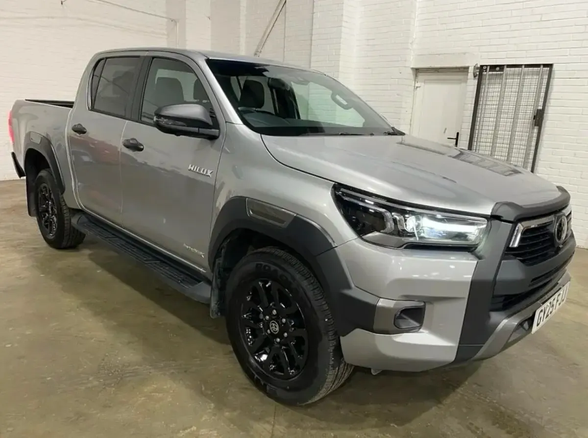 Used Toyota HiLux 205 HP (150 kW) 2025 Silver Pickup